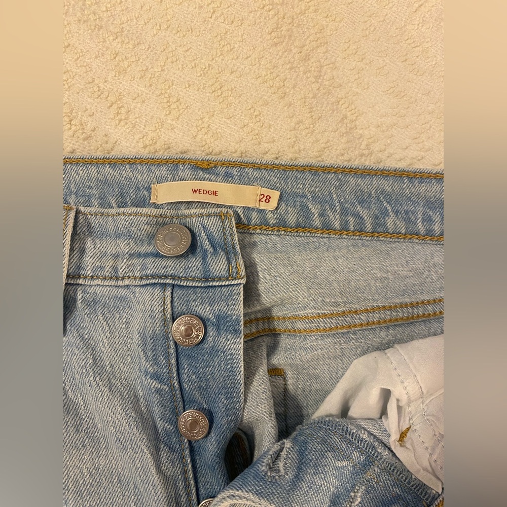Levi's Light Blue wash Straight Leg Women's Jeans size 28